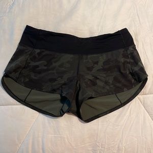 Speed Up short 2.5 lined green camouflage